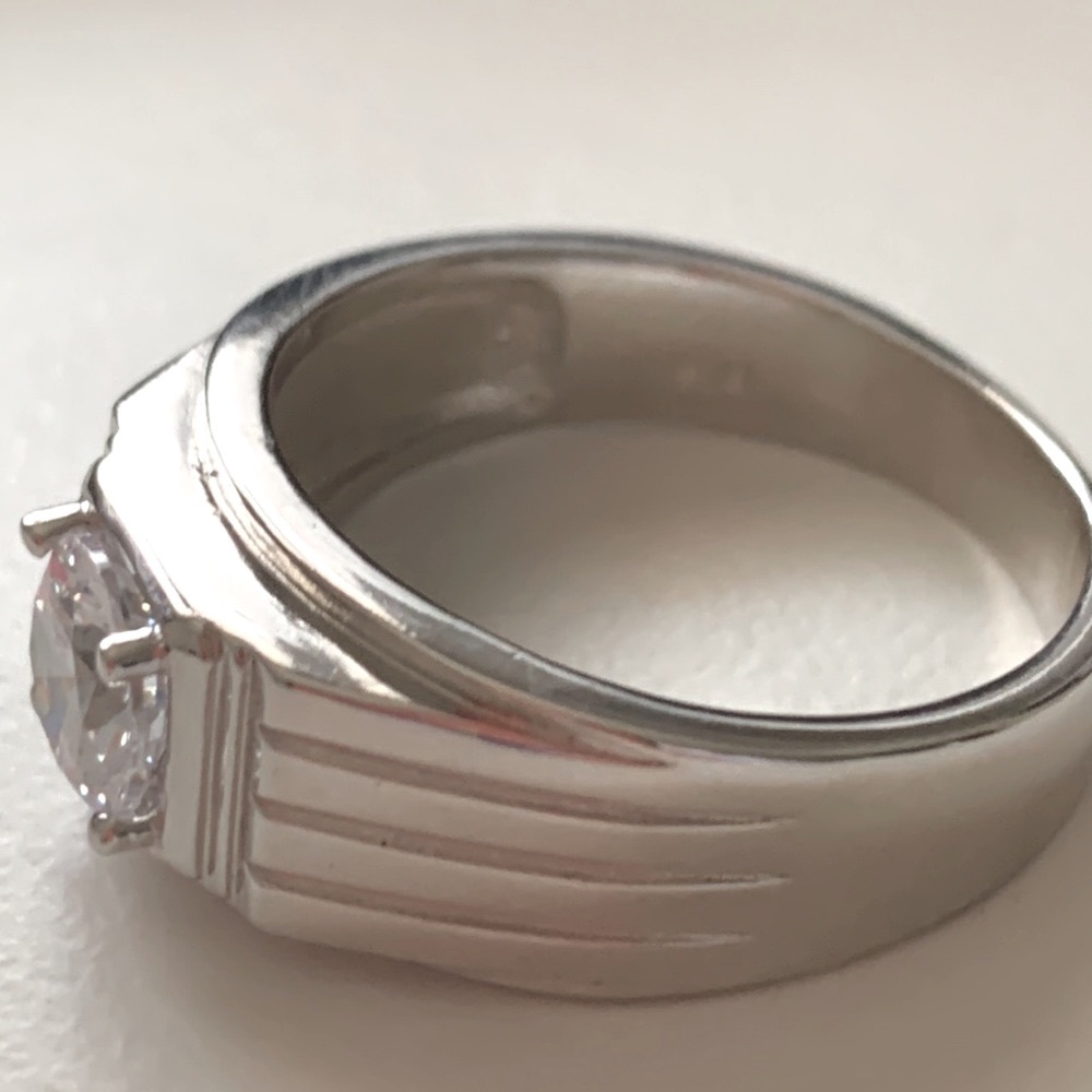 Mens Sterling Silver solitaire ring - Picture 11 of 12